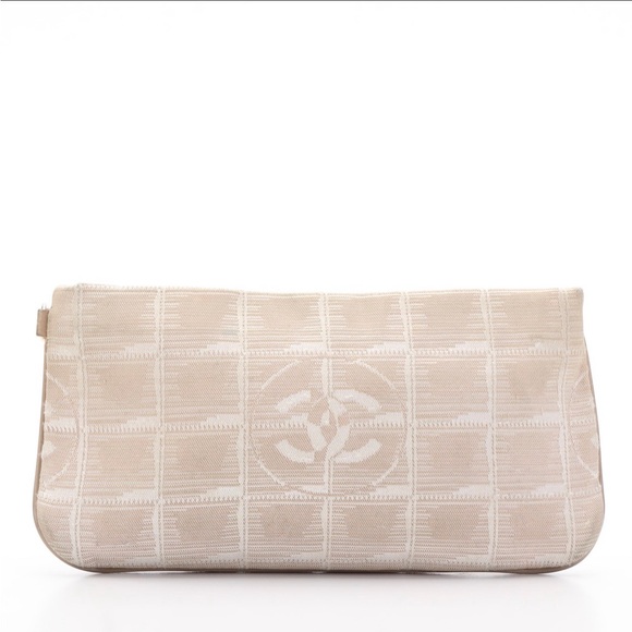 🚨Price drop🚨 Pink Pre-Loved Chanel Travel Line Nylon pouch or wristlet - Picture 1 of 5